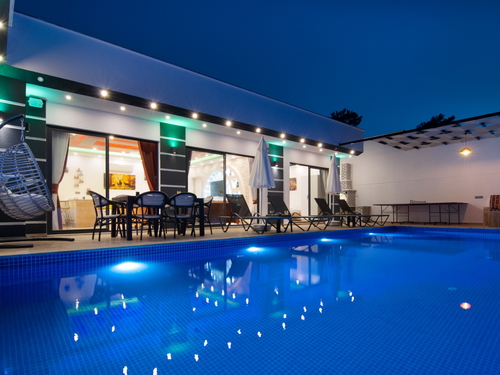 gece  -  Kasım
  | Kalkan Akbel Muhafazakar Villa (4 Kişilik, Doğa İçinde, Isıtmalı Havuz Seçenekli)